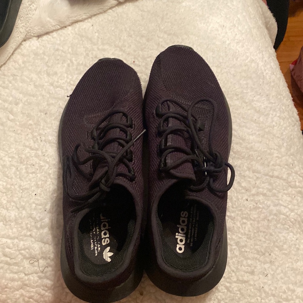 Gently worn adidas men’s sneakers